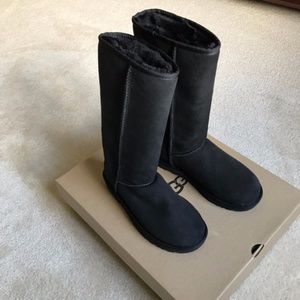 New in box size 7 UGG Classic Tall Boots Black